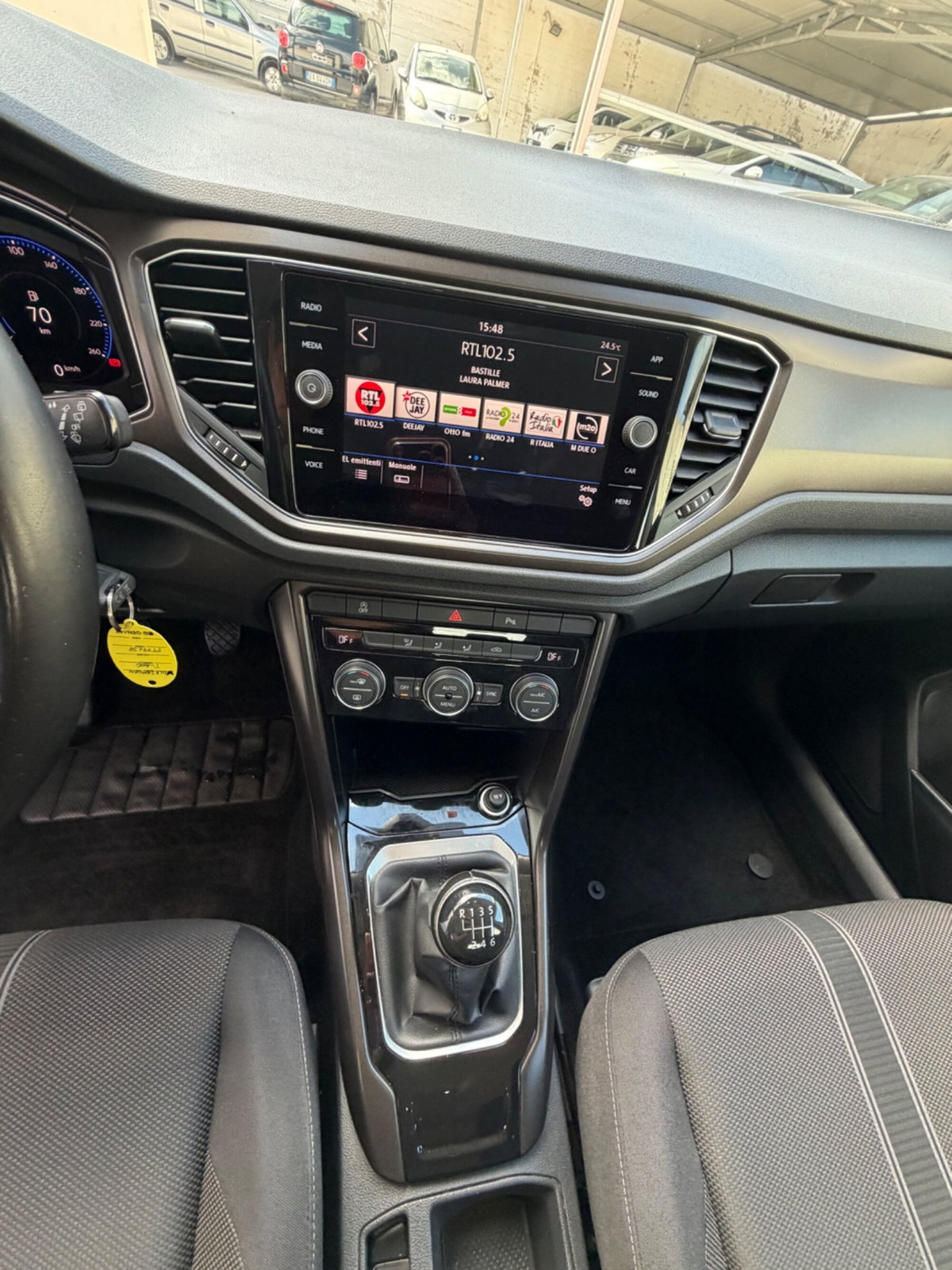 Volkswagen T-Roc 1.0 tsi R-Line 115cv (10)