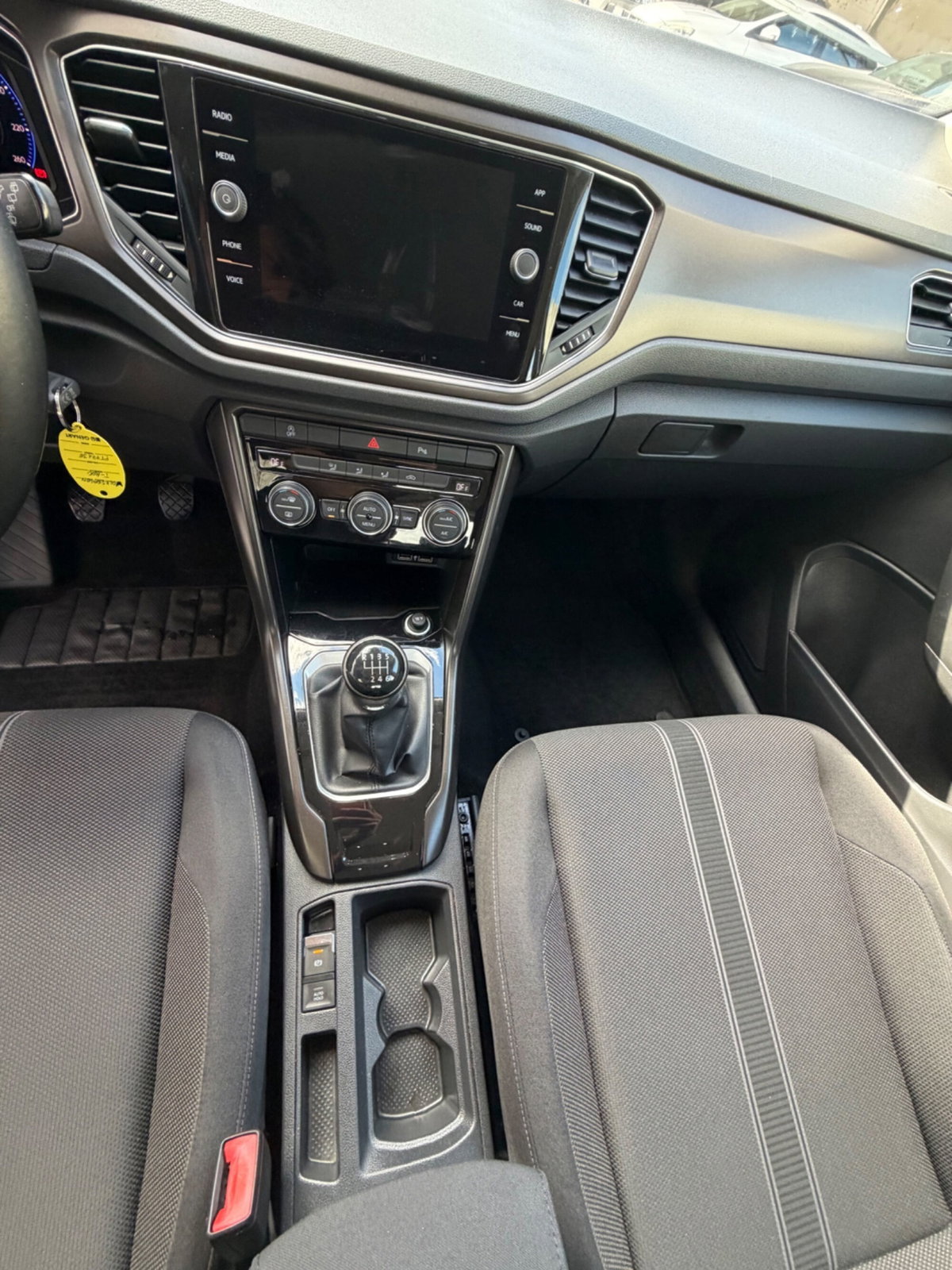 Volkswagen T-Roc 1.0 tsi R-Line 115cv (11)