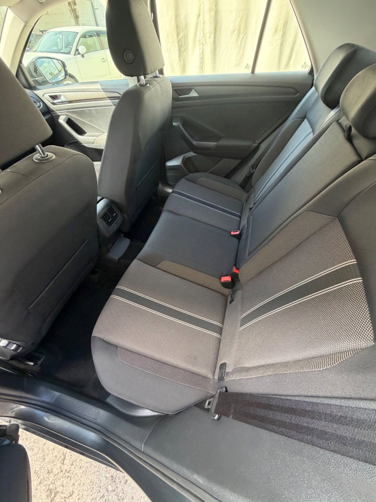 Volkswagen T-Roc 1.0 tsi R-Line 115cv (12)