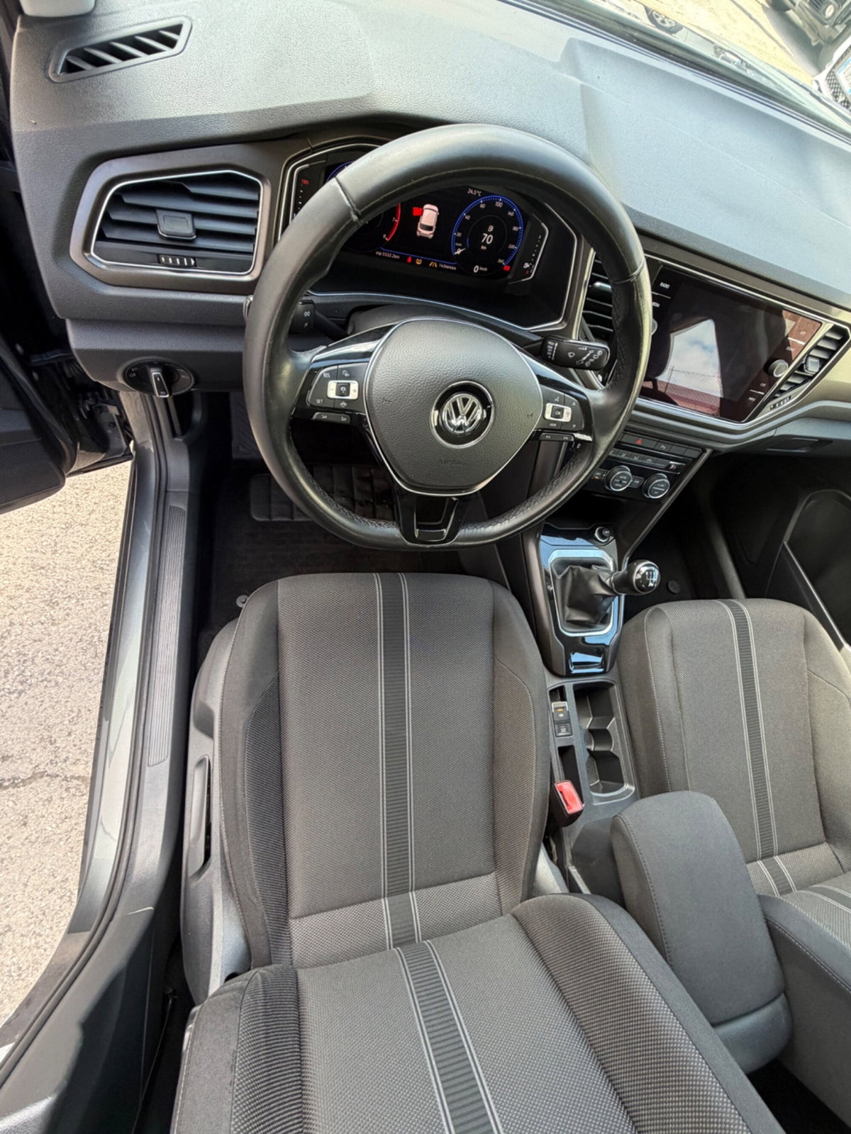 Volkswagen T-Roc 1.0 tsi R-Line 115cv (8)