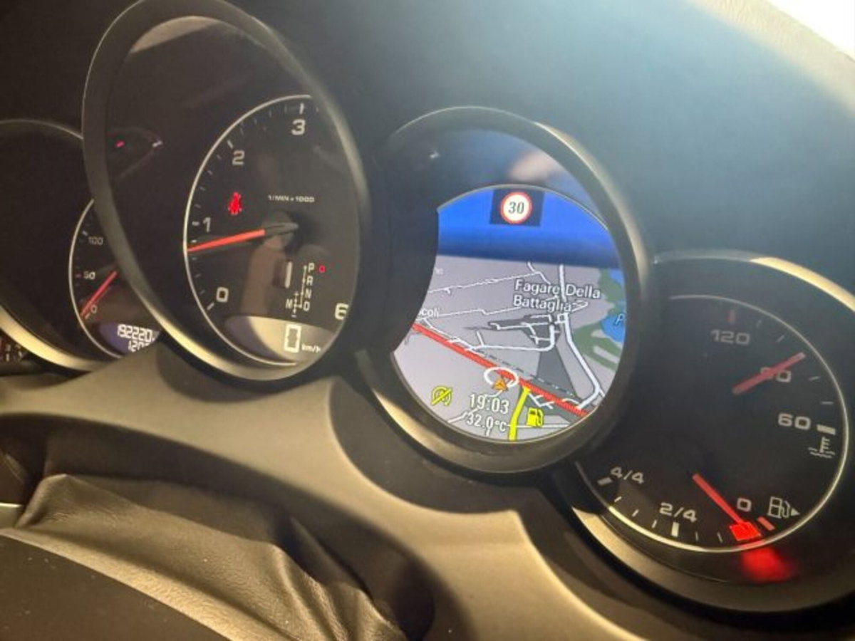 Porsche Cayenne 3.0 Diesel Platinum Edition (14)