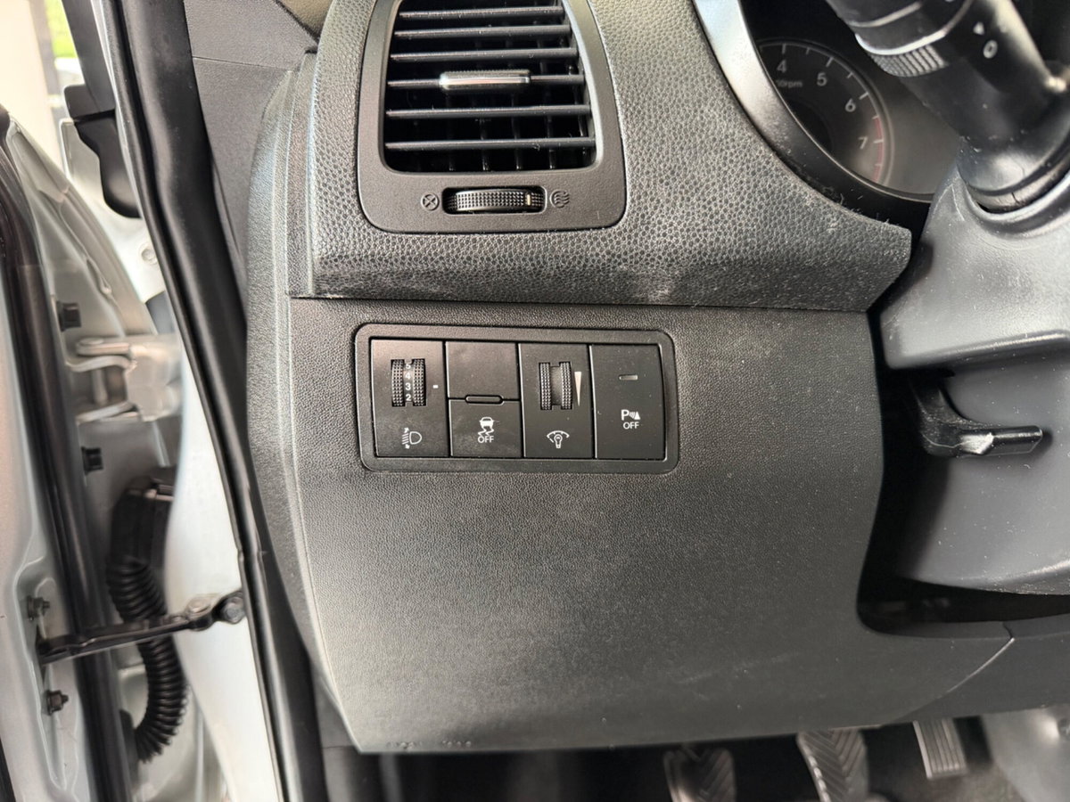 Hyundai ix20 1.4 90 CV Comfort (13)