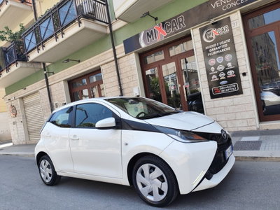 Toyota Aygo 1.0 VVT-i 69 CV 3 porte x-cool usata