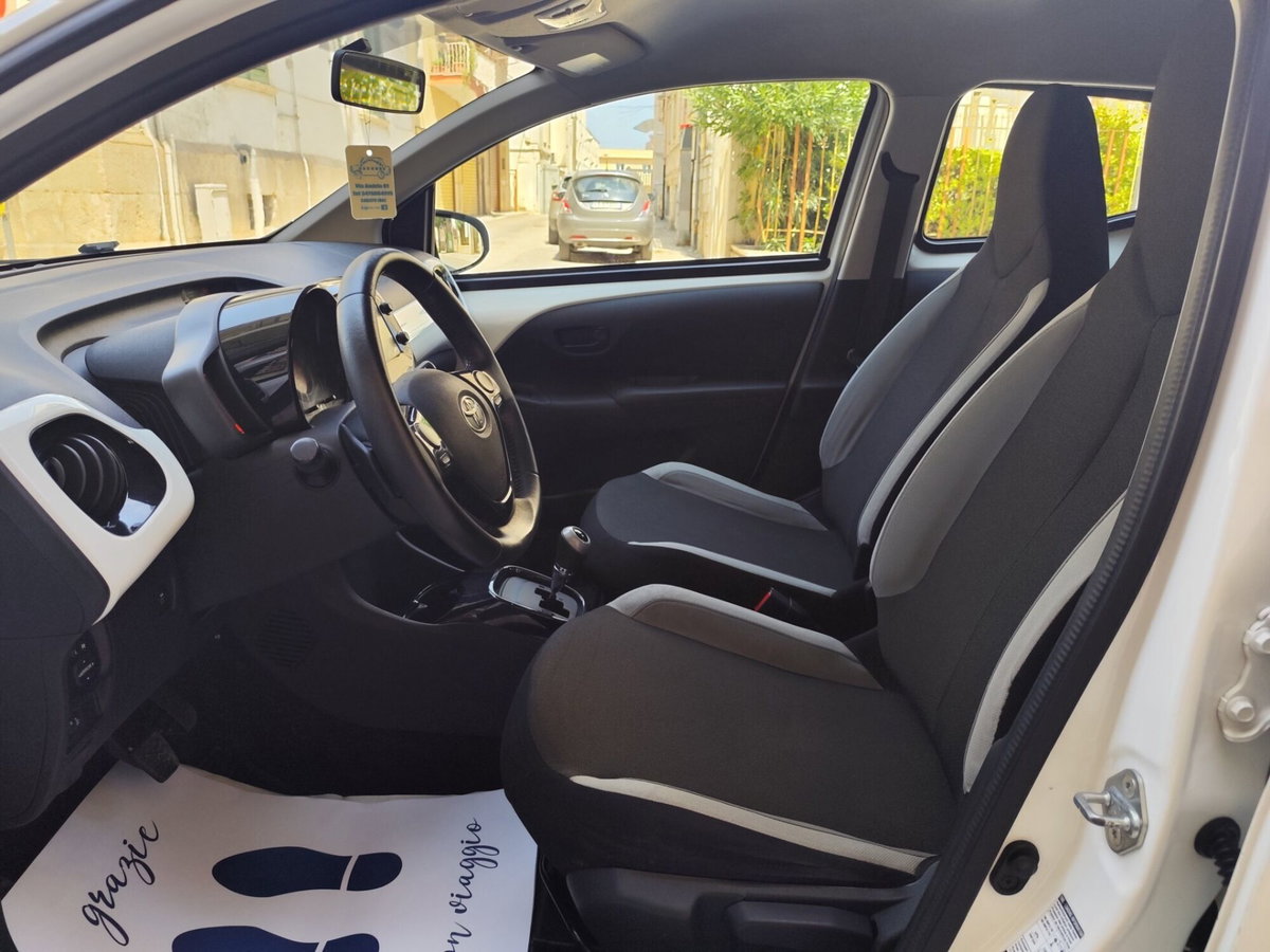 Toyota Aygo 1.0 VVT-i 69 CV 3 porte x-cool (11)