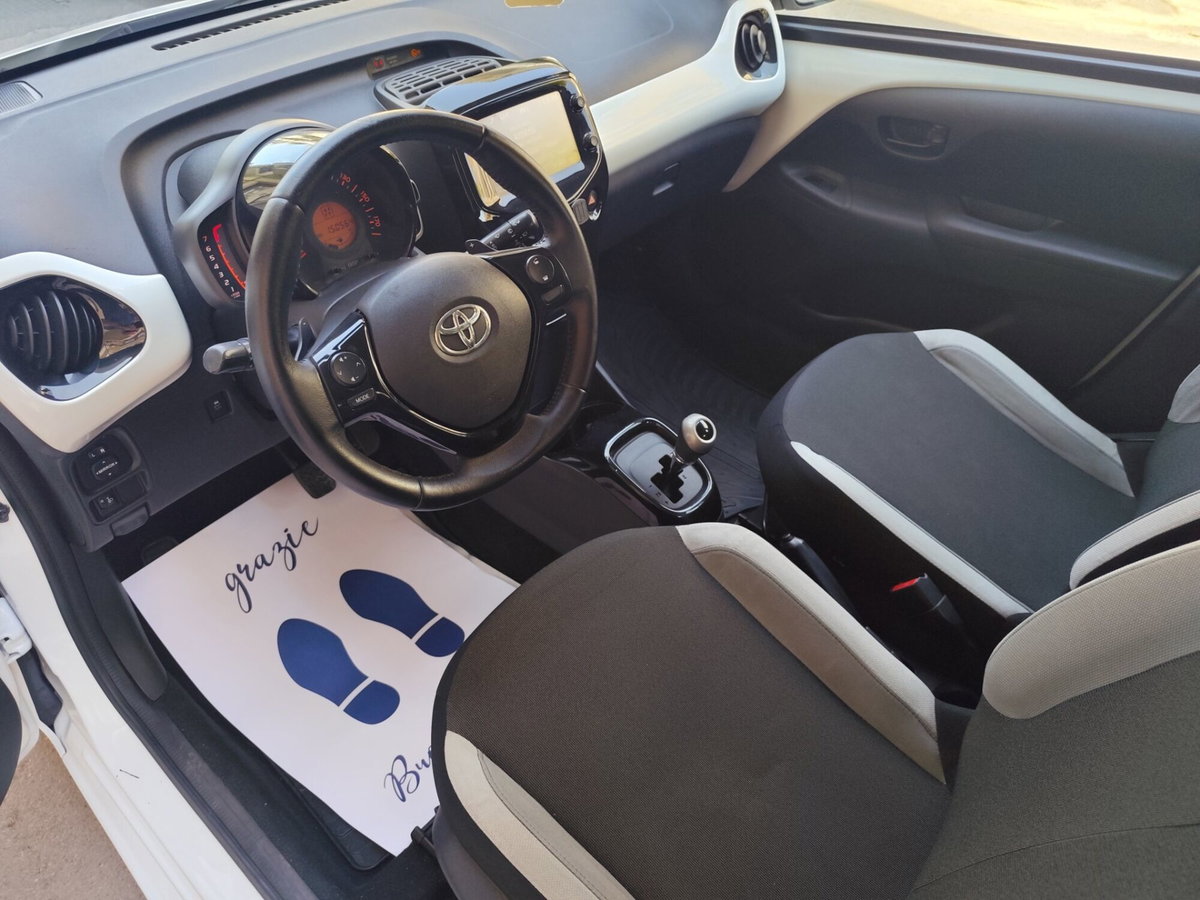 Toyota Aygo 1.0 VVT-i 69 CV 3 porte x-cool (12)