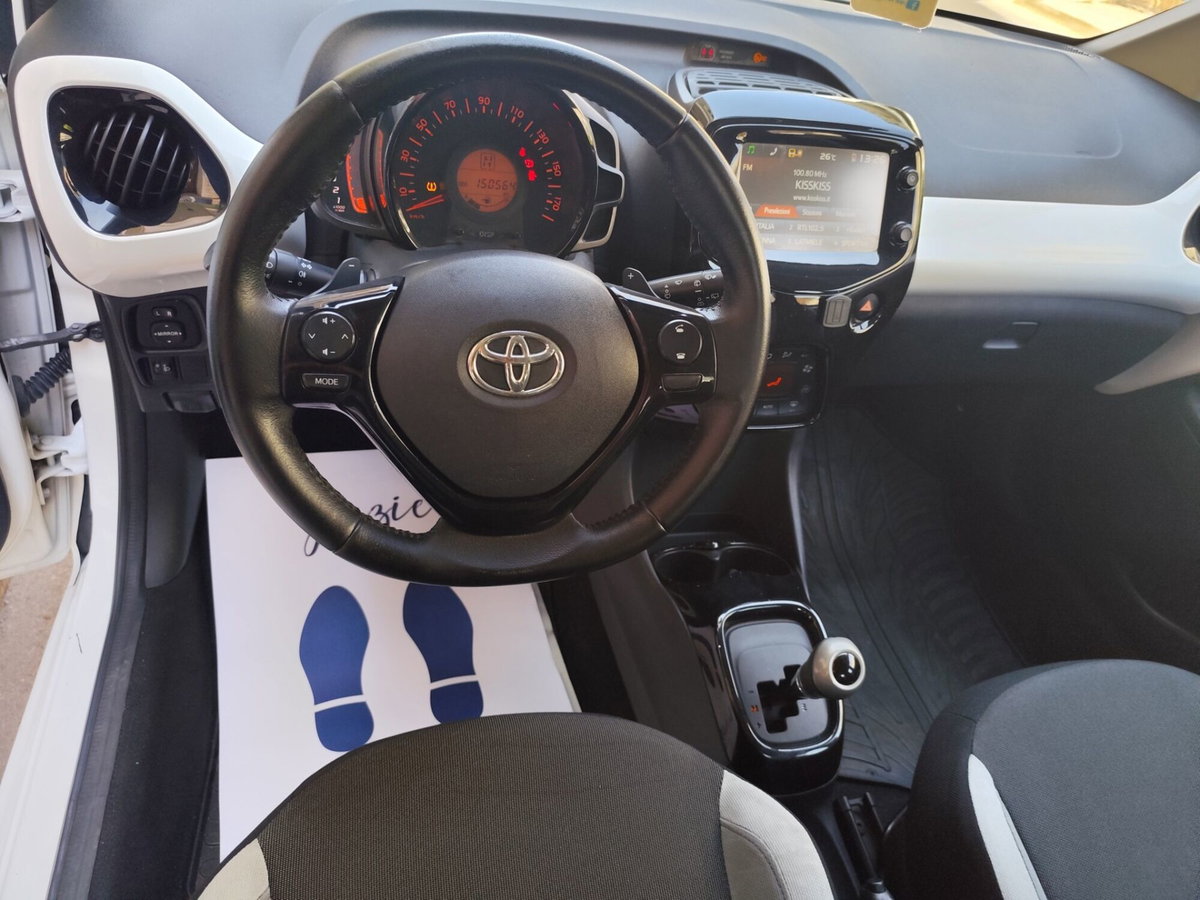 Toyota Aygo 1.0 VVT-i 69 CV 3 porte x-cool (13)