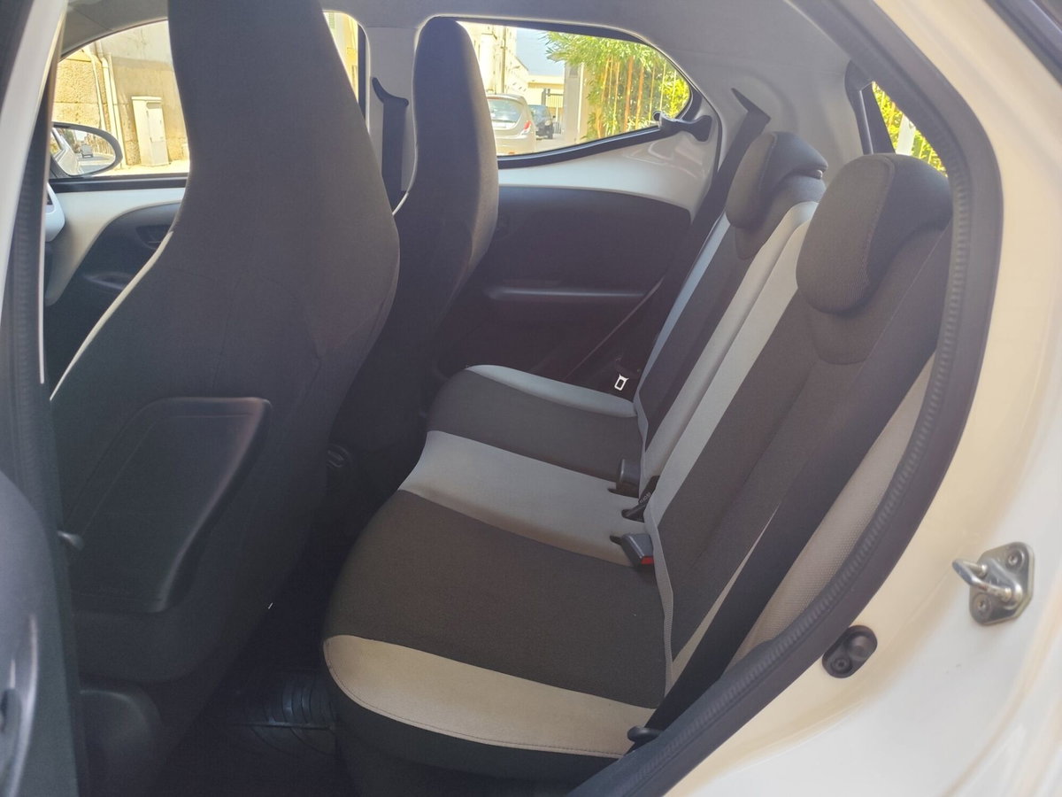 Toyota Aygo 1.0 VVT-i 69 CV 3 porte x-cool (14)