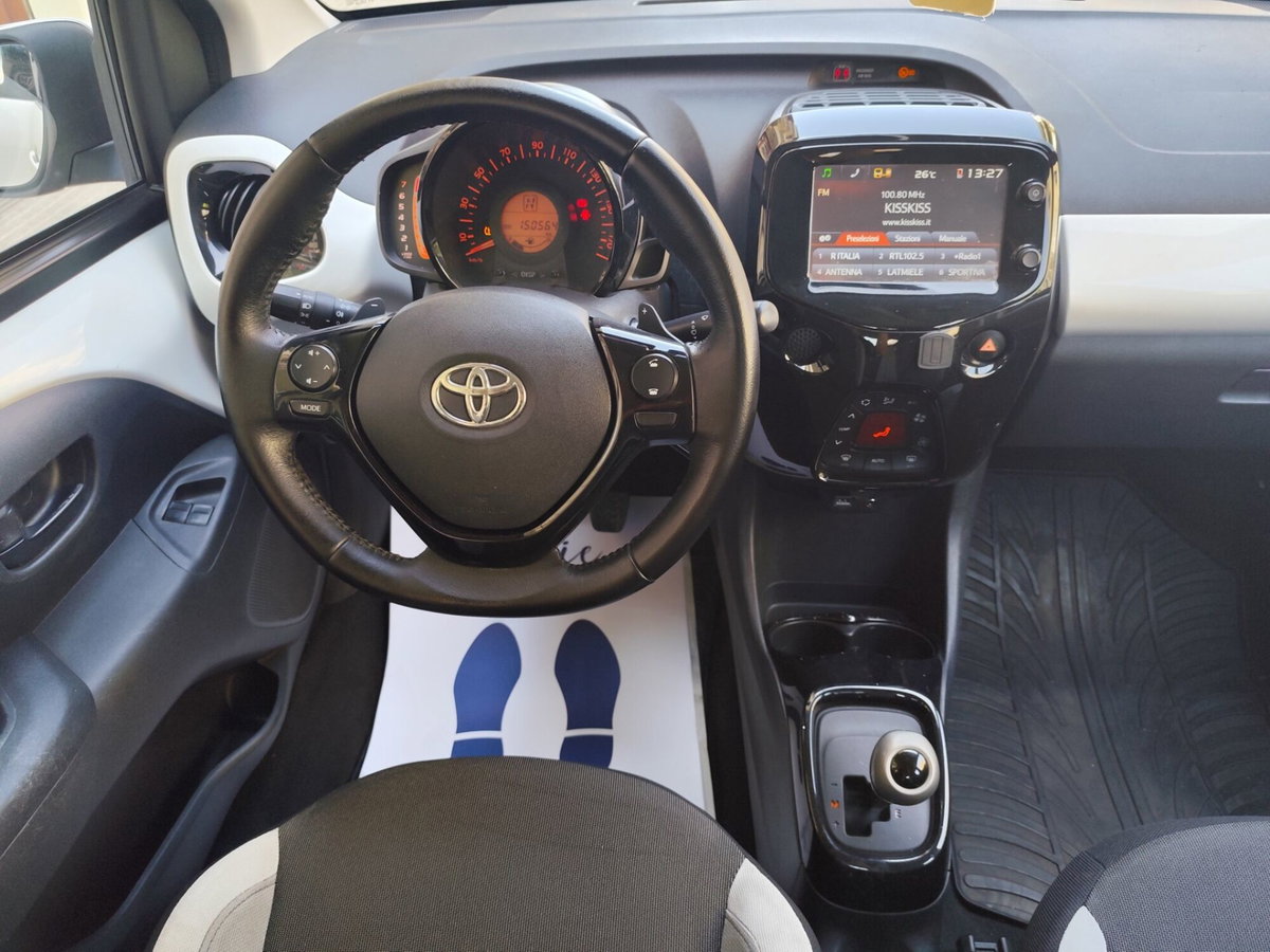 Toyota Aygo 1.0 VVT-i 69 CV 3 porte x-cool (15)