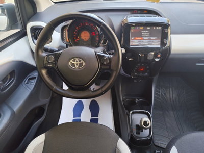 Toyota Aygo 1.0 VVT-i 69 CV 3 porte x-cool (15)