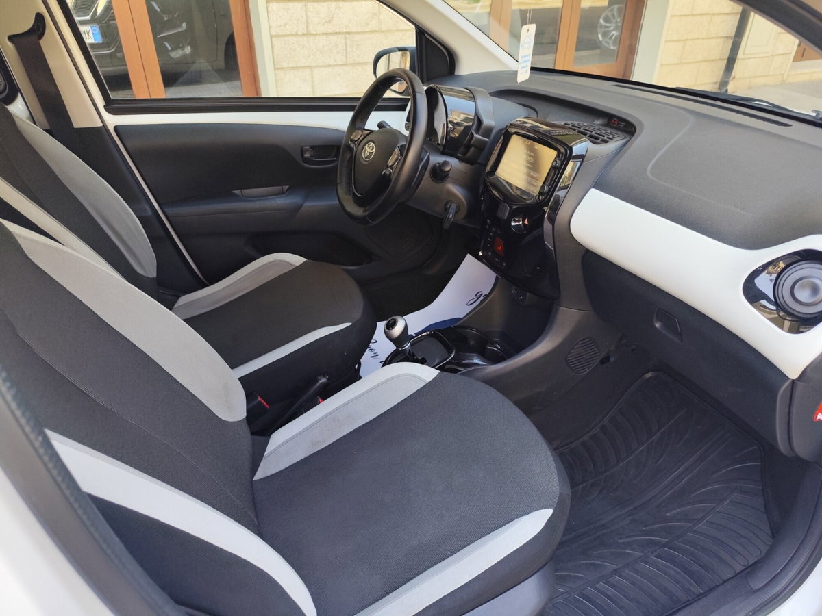 Toyota Aygo 1.0 VVT-i 69 CV 3 porte x-cool (19)