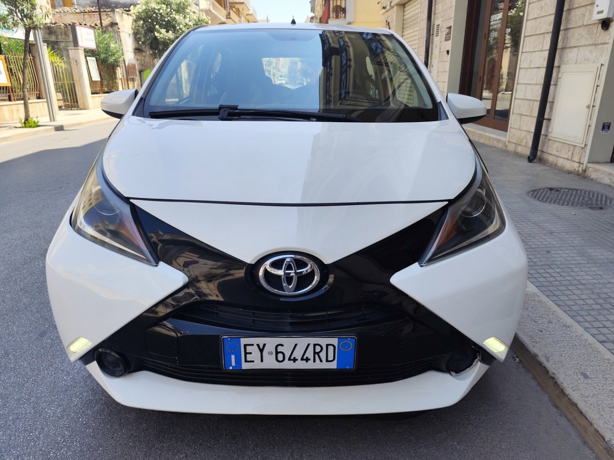 Toyota Aygo 1.0 VVT-i 69 CV 3 porte x-cool (2)