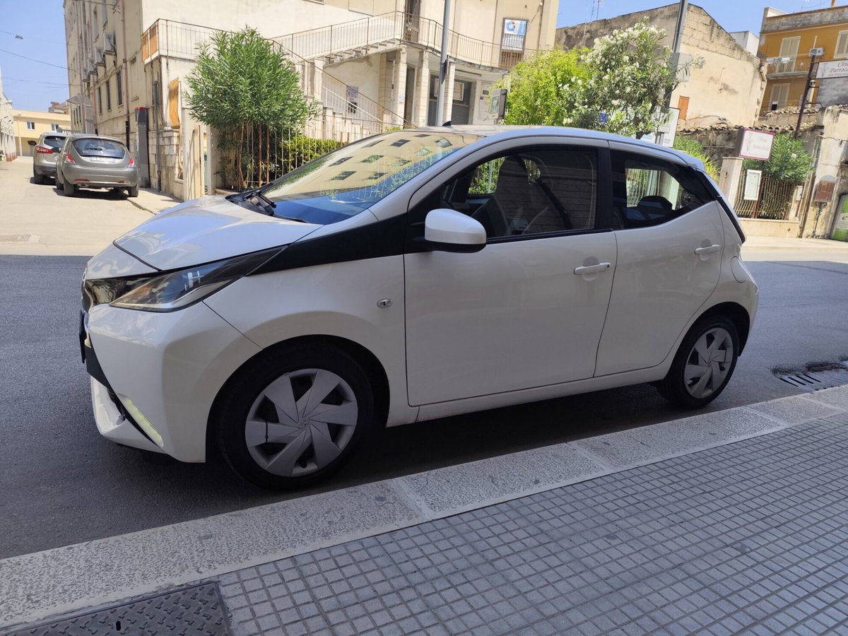 Toyota Aygo 1.0 VVT-i 69 CV 3 porte x-cool (3)