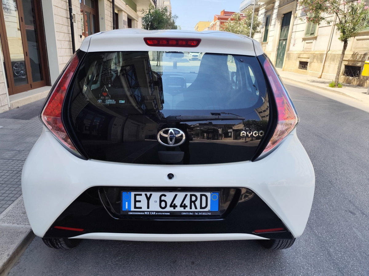 Toyota Aygo 1.0 VVT-i 69 CV 3 porte x-cool (4)