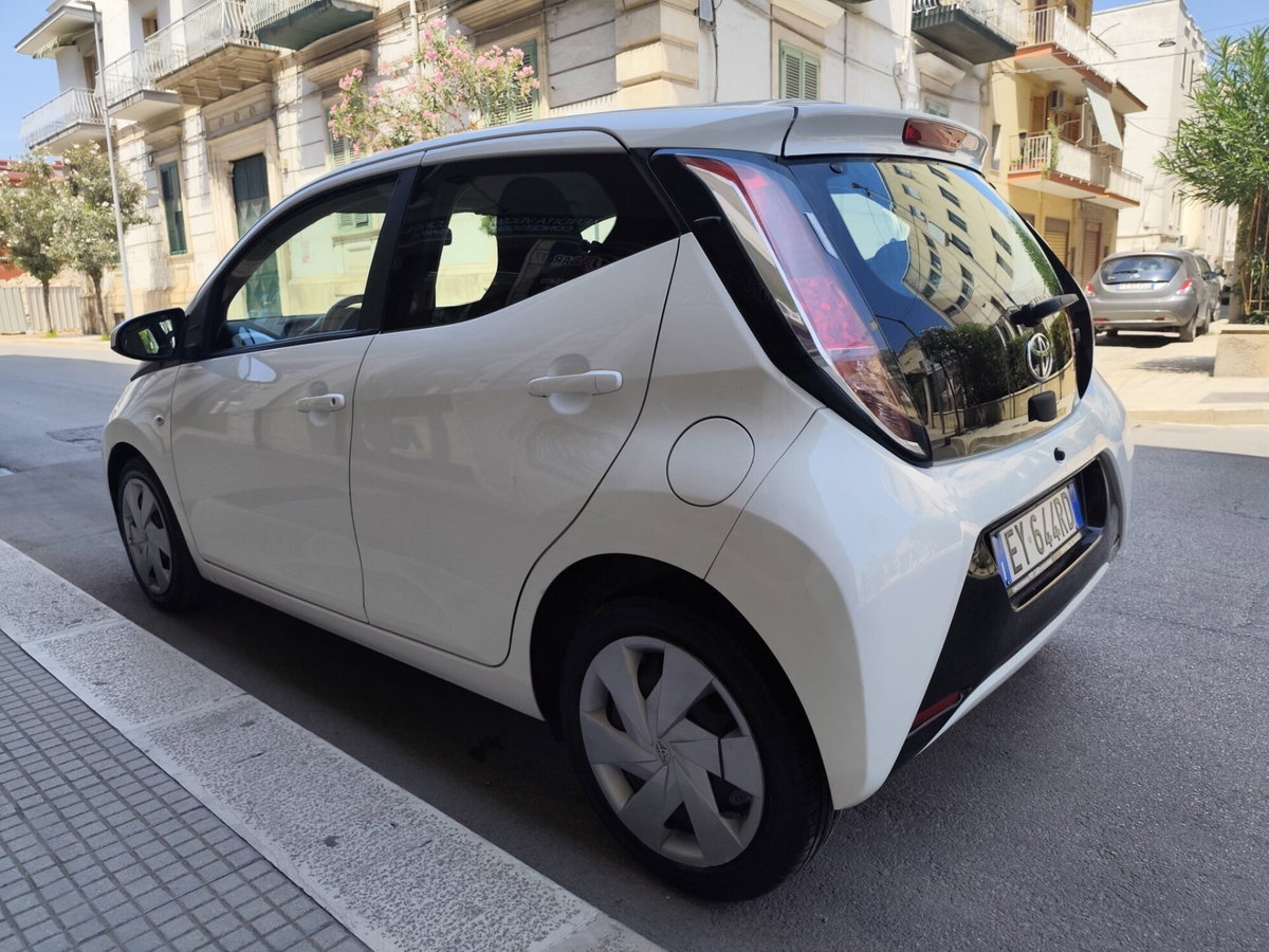 Toyota Aygo 1.0 VVT-i 69 CV 3 porte x-cool (6)