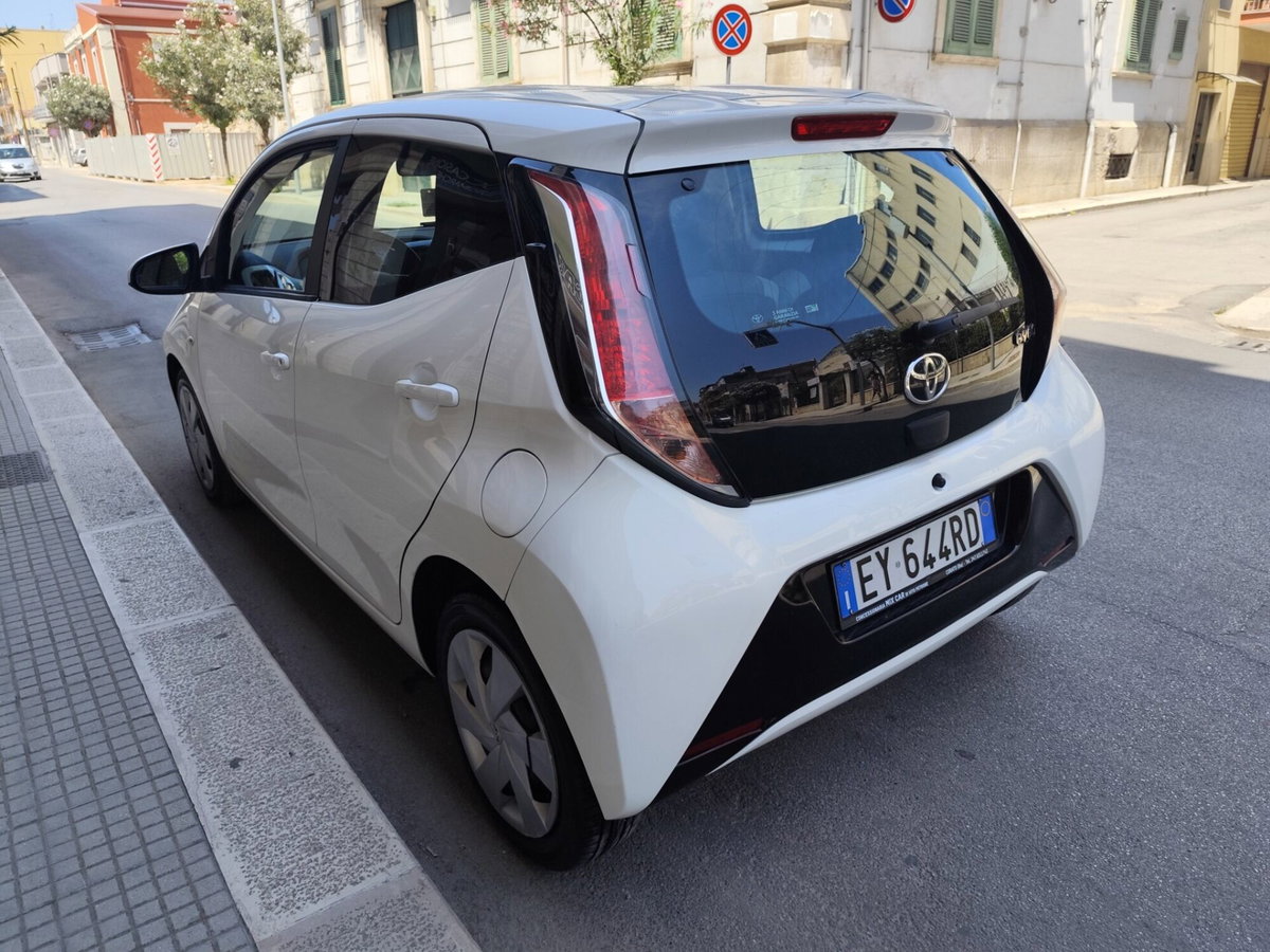 Toyota Aygo 1.0 VVT-i 69 CV 3 porte x-cool (7)