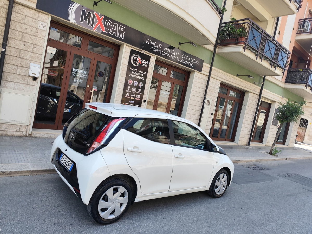 Toyota Aygo 1.0 VVT-i 69 CV 3 porte x-cool (8)