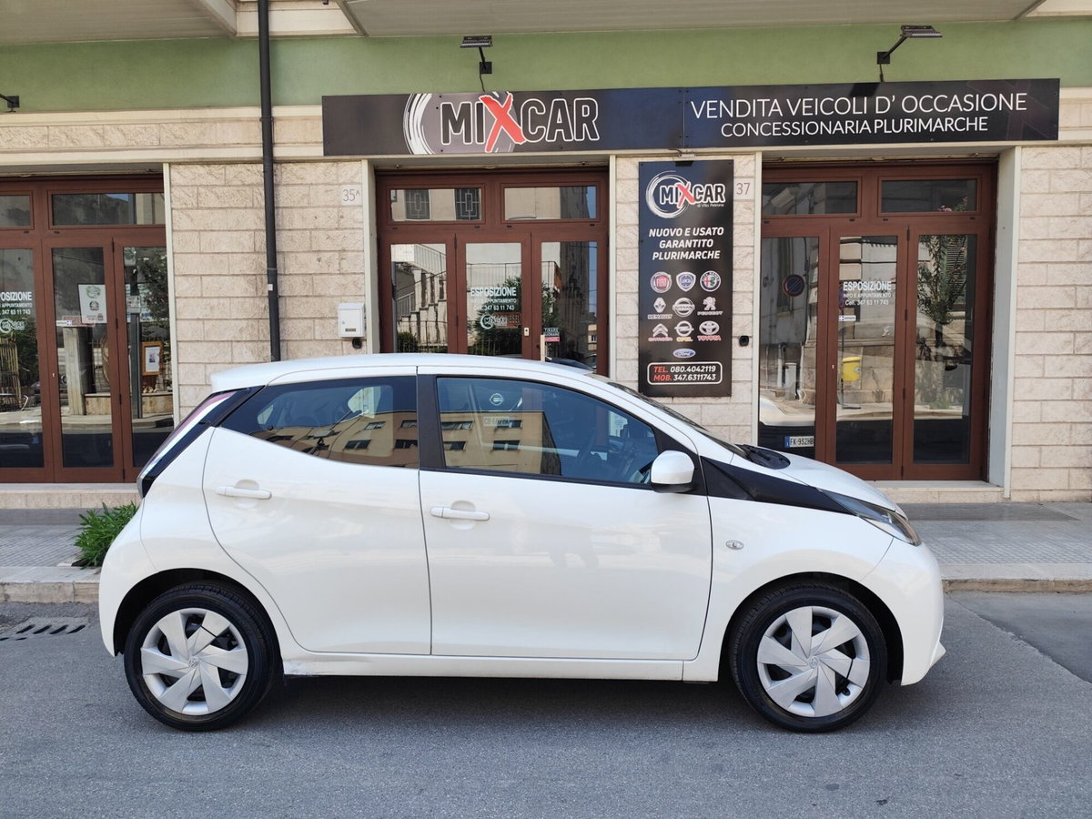 Toyota Aygo 1.0 VVT-i 69 CV 3 porte x-cool (9)