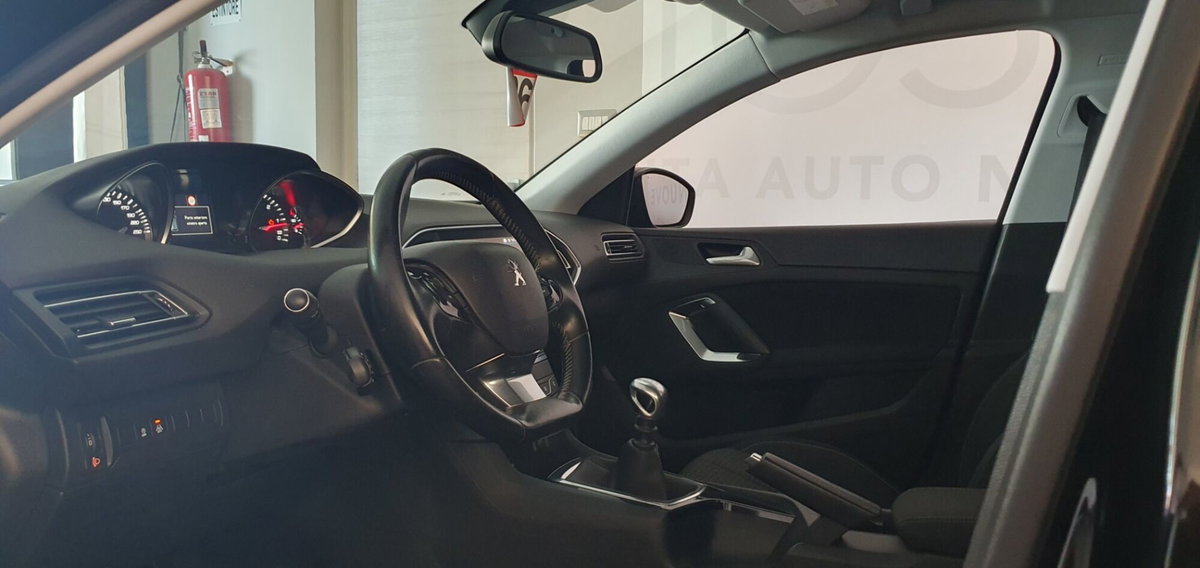 Peugeot 308 SW BlueHDi 130 S&S Business (2)