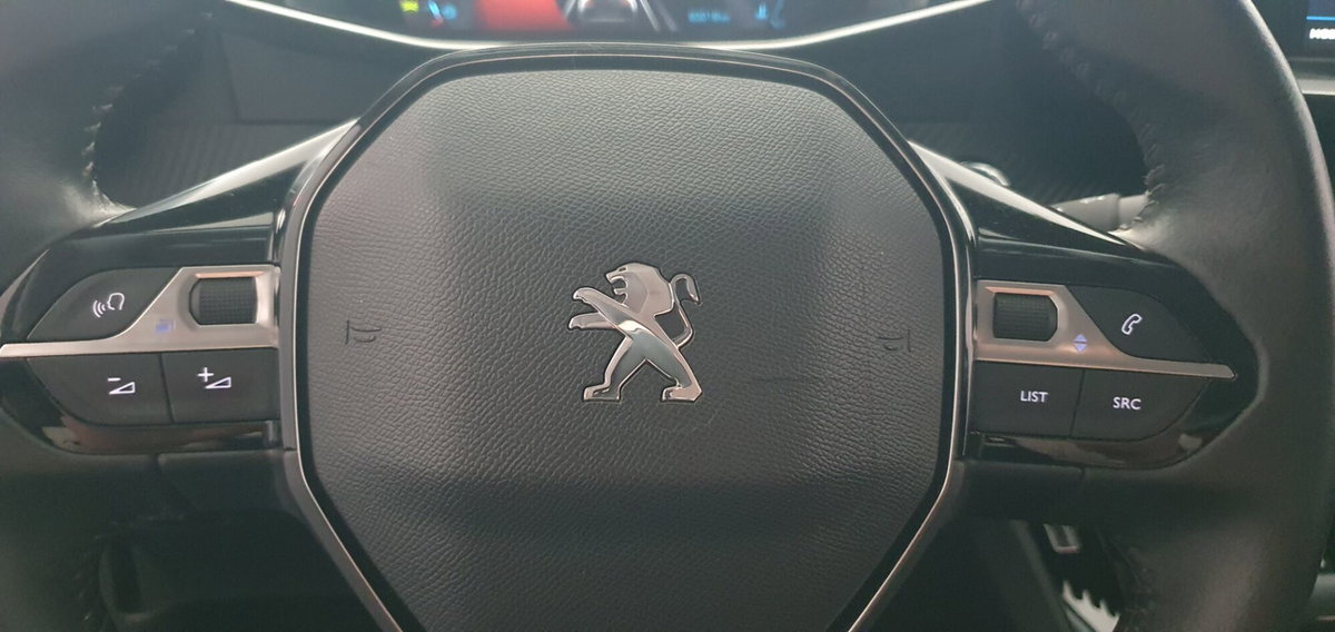 Peugeot 2008 BlueHDi 110 S&S Allure Pack (4)