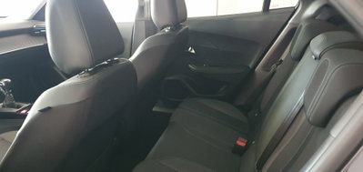 Peugeot 2008 BlueHDi 110 S&S Allure Pack (9)