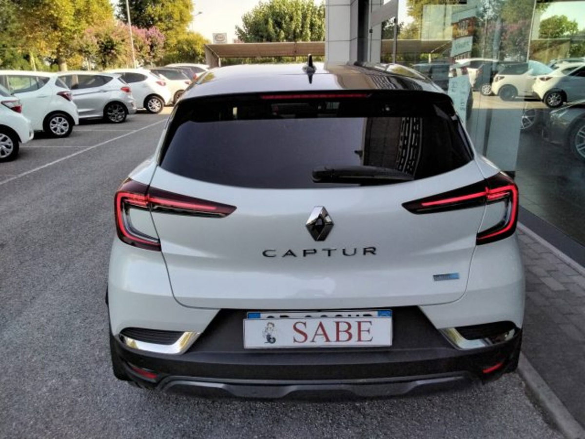 Renault Captur Plug-in Hybrid E-Tech 160 CV Initiale Paris (11)