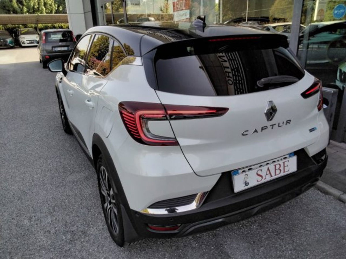 Renault Captur Plug-in Hybrid E-Tech 160 CV Initiale Paris (12)