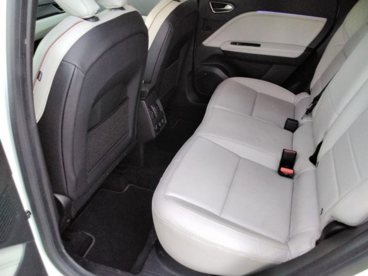 Renault Captur Plug-in Hybrid E-Tech 160 CV Initiale Paris (15)
