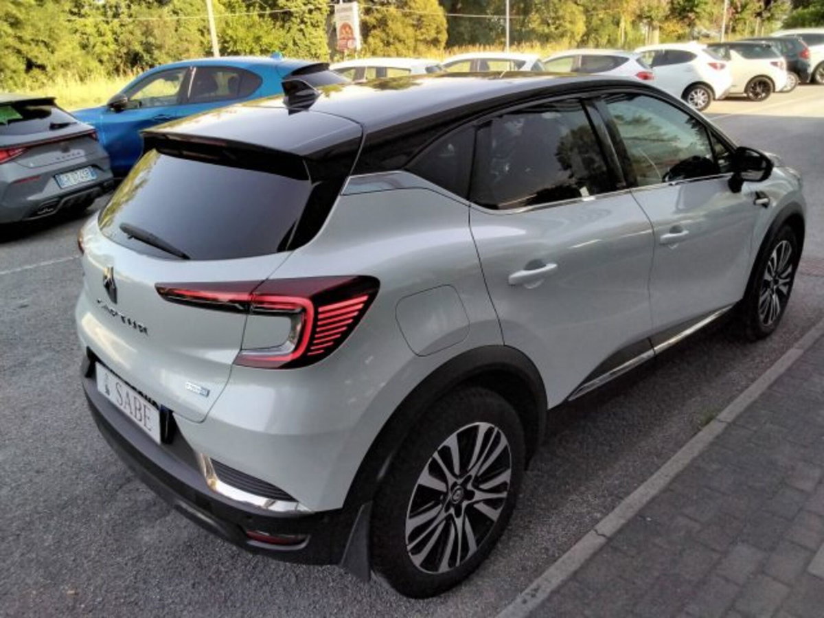 Renault Captur Plug-in Hybrid E-Tech 160 CV Initiale Paris (9)