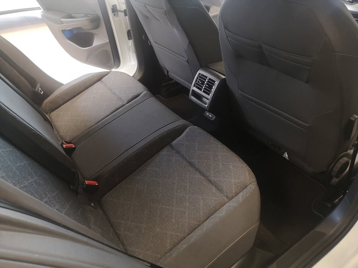 Volkswagen Golf 1.0 TSI EVO Life (16)