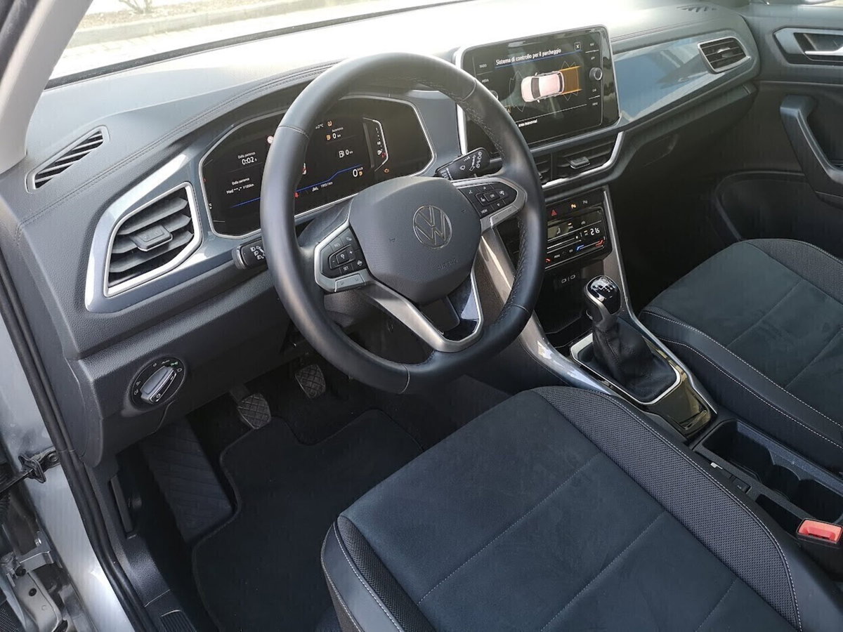 Volkswagen T-Roc 1.0 tsi Style 115cv (10)