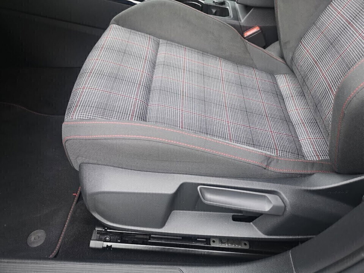 Volkswagen Golf 2.0 TSI GTI DSG (18)
