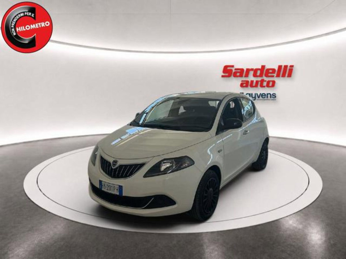 Lancia Ypsilon 1.0 FireFly 5 porte S&S Hybrid Ecochic Silver