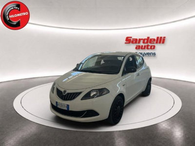 Lancia Ypsilon 1.0 FireFly 5 porte S&S Hybrid Ecochic Silver usata