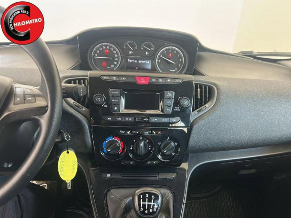 Lancia Ypsilon 1.0 FireFly 5 porte S&S Hybrid Ecochic Silver (12)