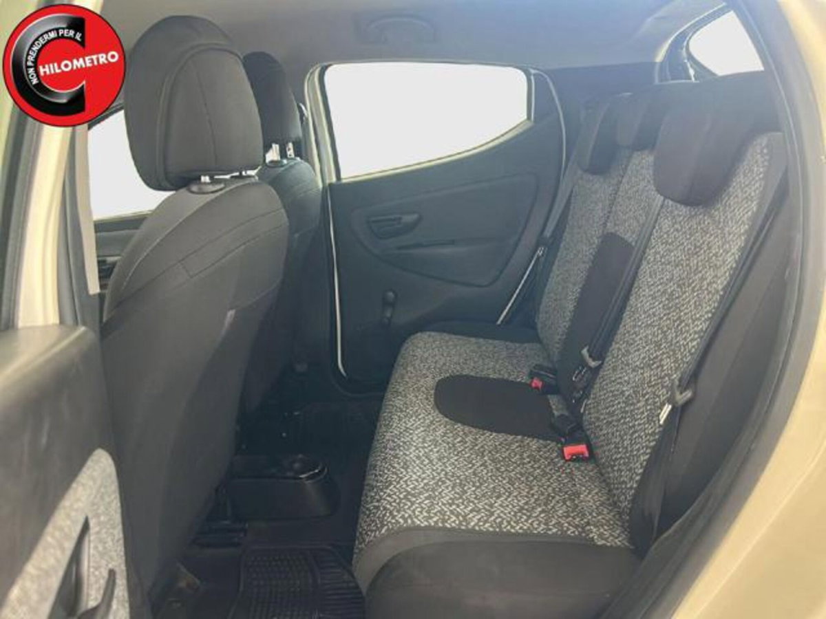 Lancia Ypsilon 1.0 FireFly 5 porte S&S Hybrid Ecochic Silver (13)