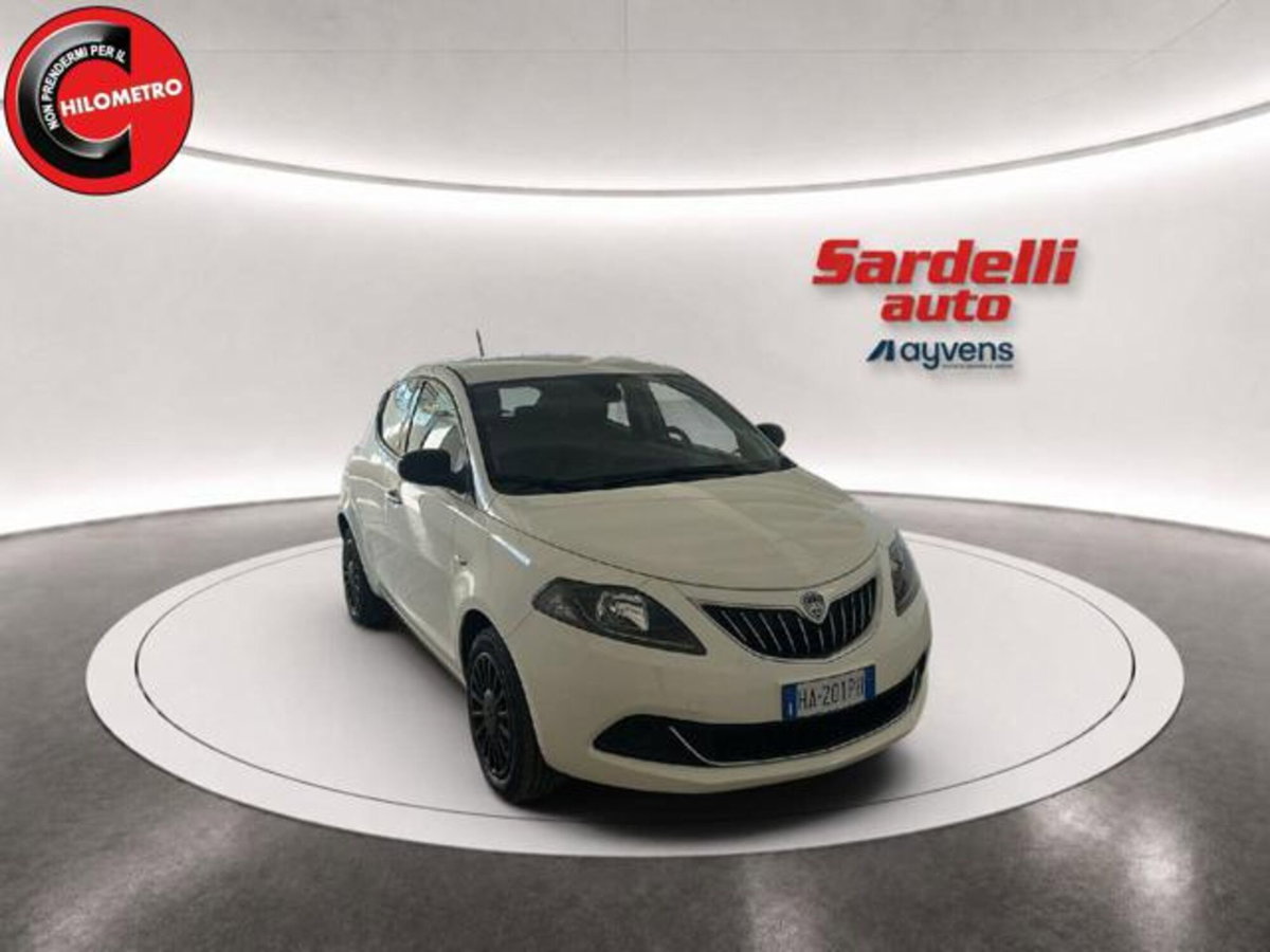 Lancia Ypsilon 1.0 FireFly 5 porte S&S Hybrid Ecochic Silver (2)
