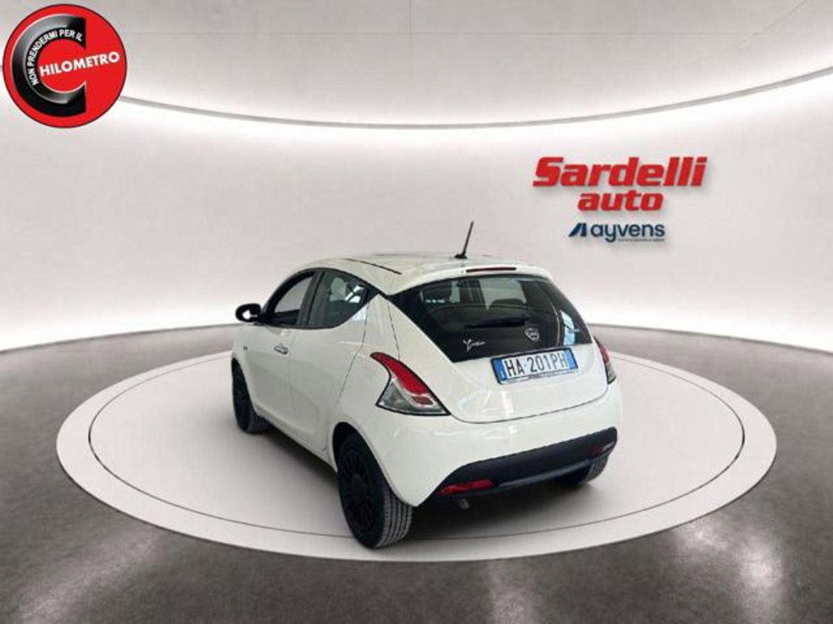 Lancia Ypsilon 1.0 FireFly 5 porte S&S Hybrid Ecochic Silver (3)