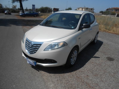 Lancia Ypsilon 1.3 MJT 16V 95 CV 5 porte S&S Silver usata