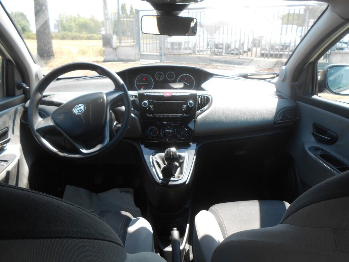 Lancia Ypsilon 1.3 MJT 16V 95 CV 5 porte S&S Silver (10)