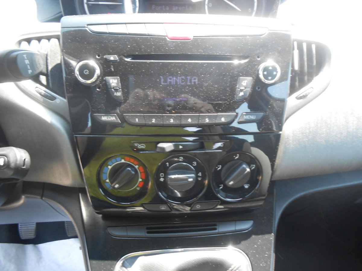 Lancia Ypsilon 1.3 MJT 16V 95 CV 5 porte S&S Silver (11)