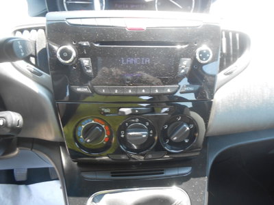 Lancia Ypsilon 1.3 MJT 16V 95 CV 5 porte S&S Silver (11)