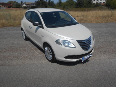 Lancia Ypsilon 1.3 MJT 16V 95 CV 5 porte S&S Silver (2)