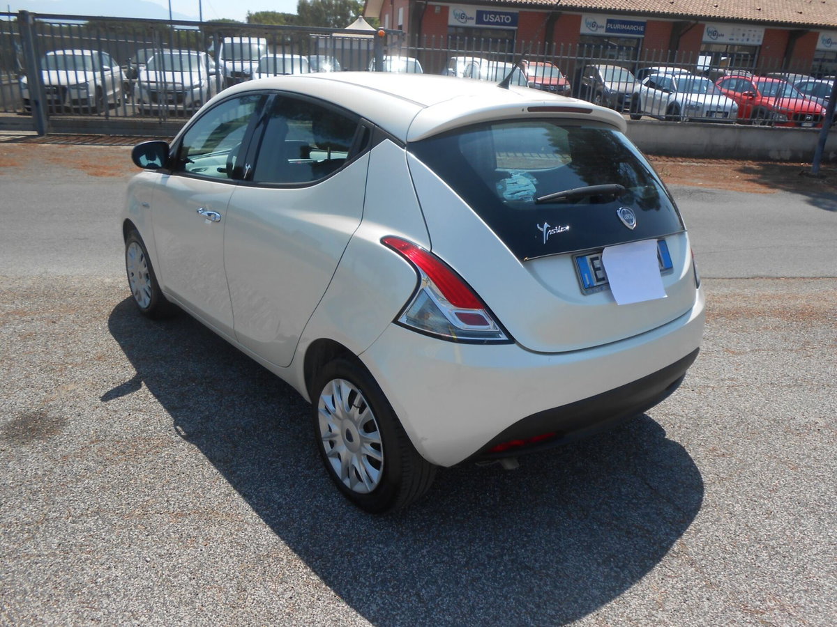 Lancia Ypsilon 1.3 MJT 16V 95 CV 5 porte S&S Silver (4)