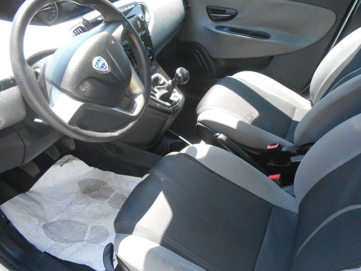 Lancia Ypsilon 1.3 MJT 16V 95 CV 5 porte S&S Silver (5)