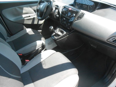 Lancia Ypsilon 1.3 MJT 16V 95 CV 5 porte S&S Silver (6)