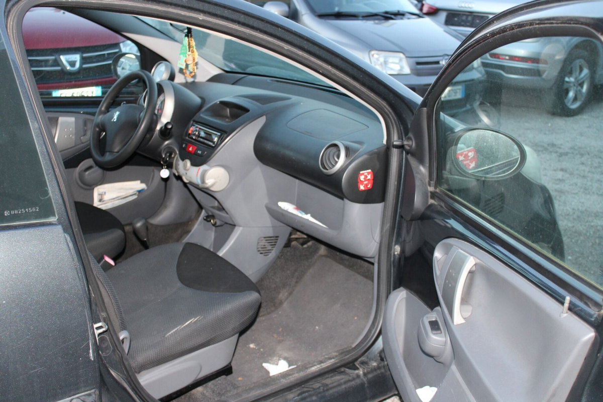 Peugeot 107 68CV 5p. Desir (12)
