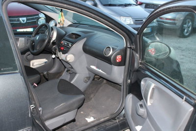 Peugeot 107 68CV 5p. Desir (12)