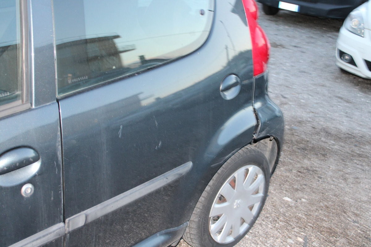Peugeot 107 68CV 5p. Desir (14)