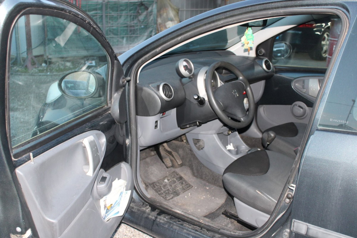 Peugeot 107 68CV 5p. Desir (16)