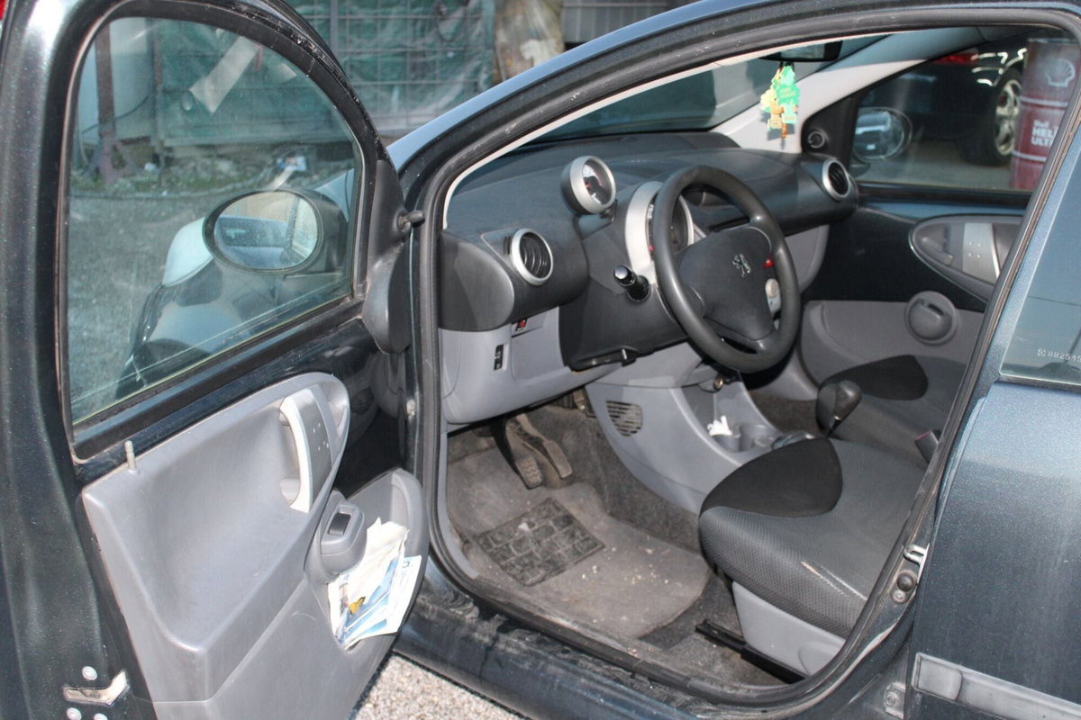 Peugeot 107 68CV 5p. Desir (17)